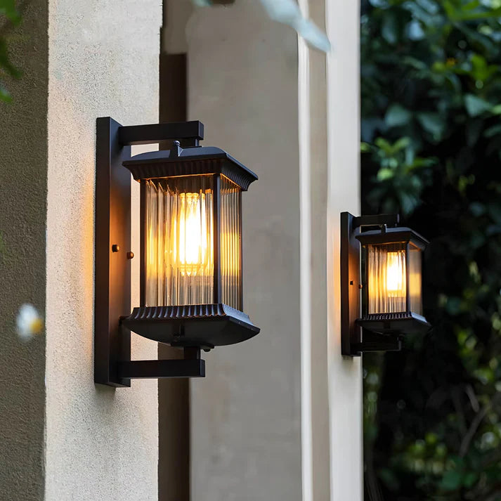 Elegant Outdoor Wall Light | Classic Lantern Design & LED Illumination 1