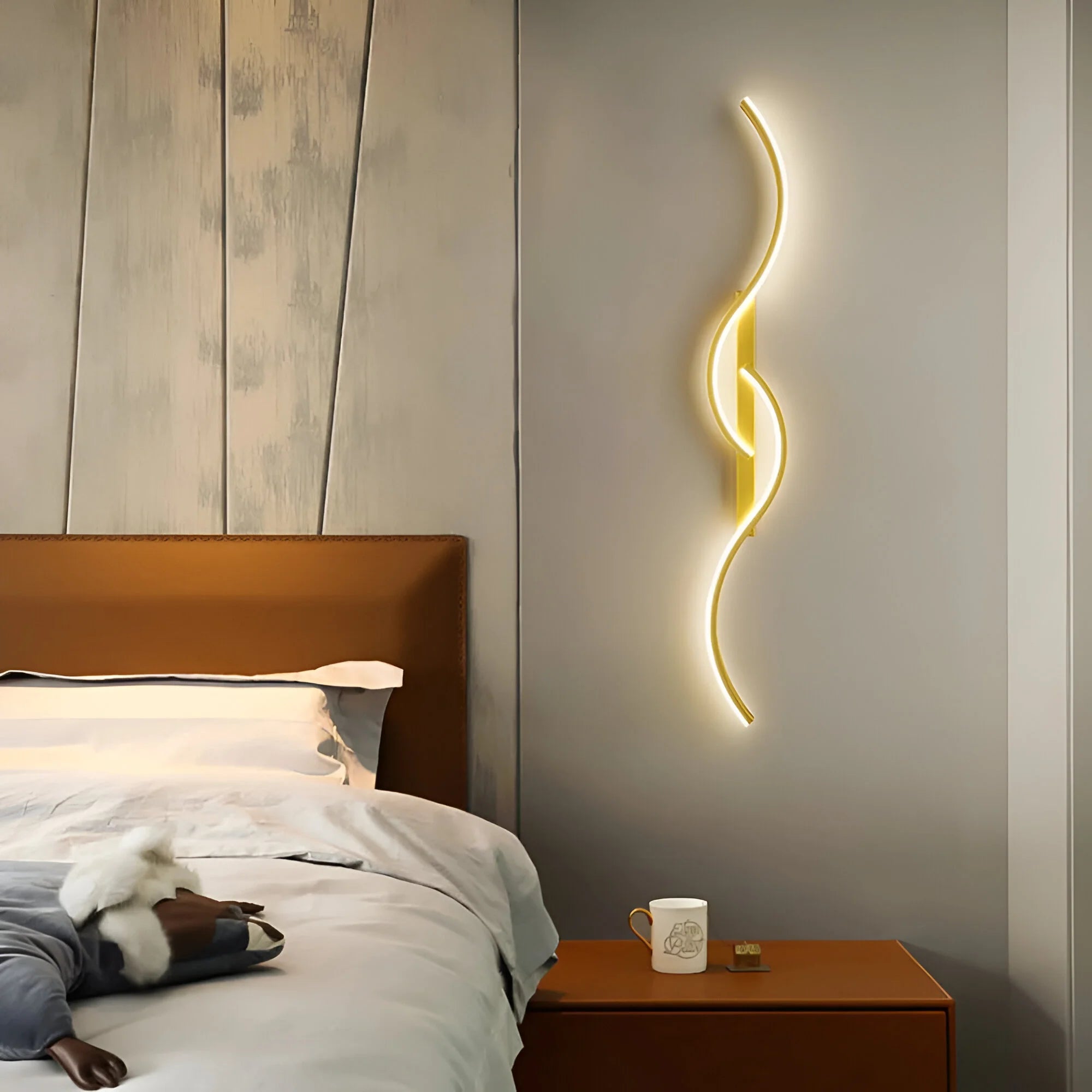 Sleek Curved Wall Light | Energy-Efficient LED Sconce 3