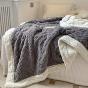 Cozy Sherpa Winter Blanket Warmth and Comfort - Image 2