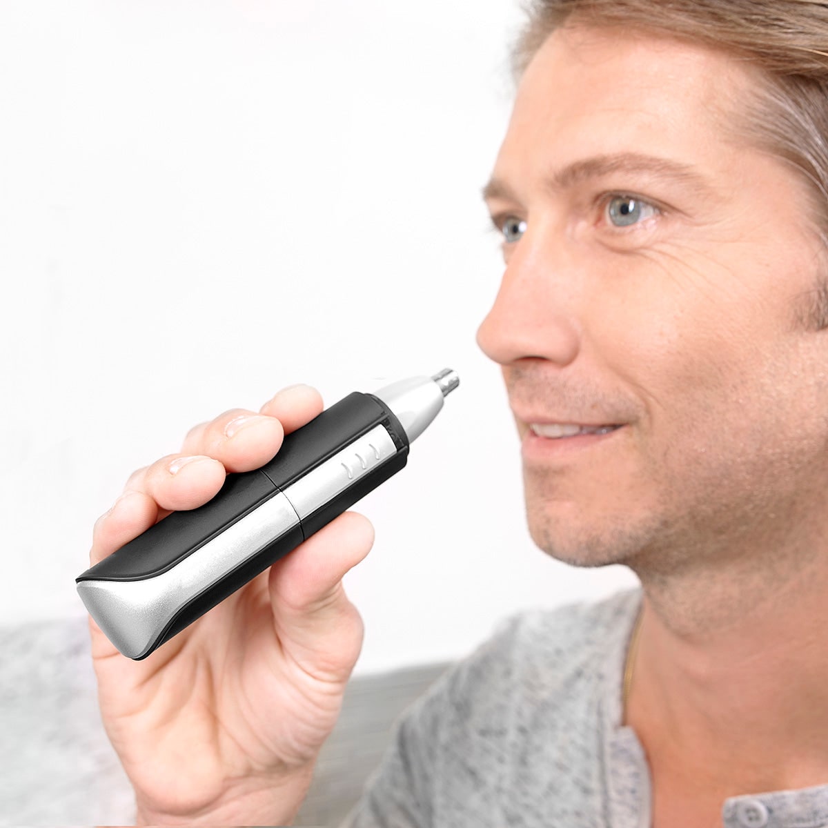 Ear Hair Trimmer Grooming Tool Battery Operated Design - Image 3