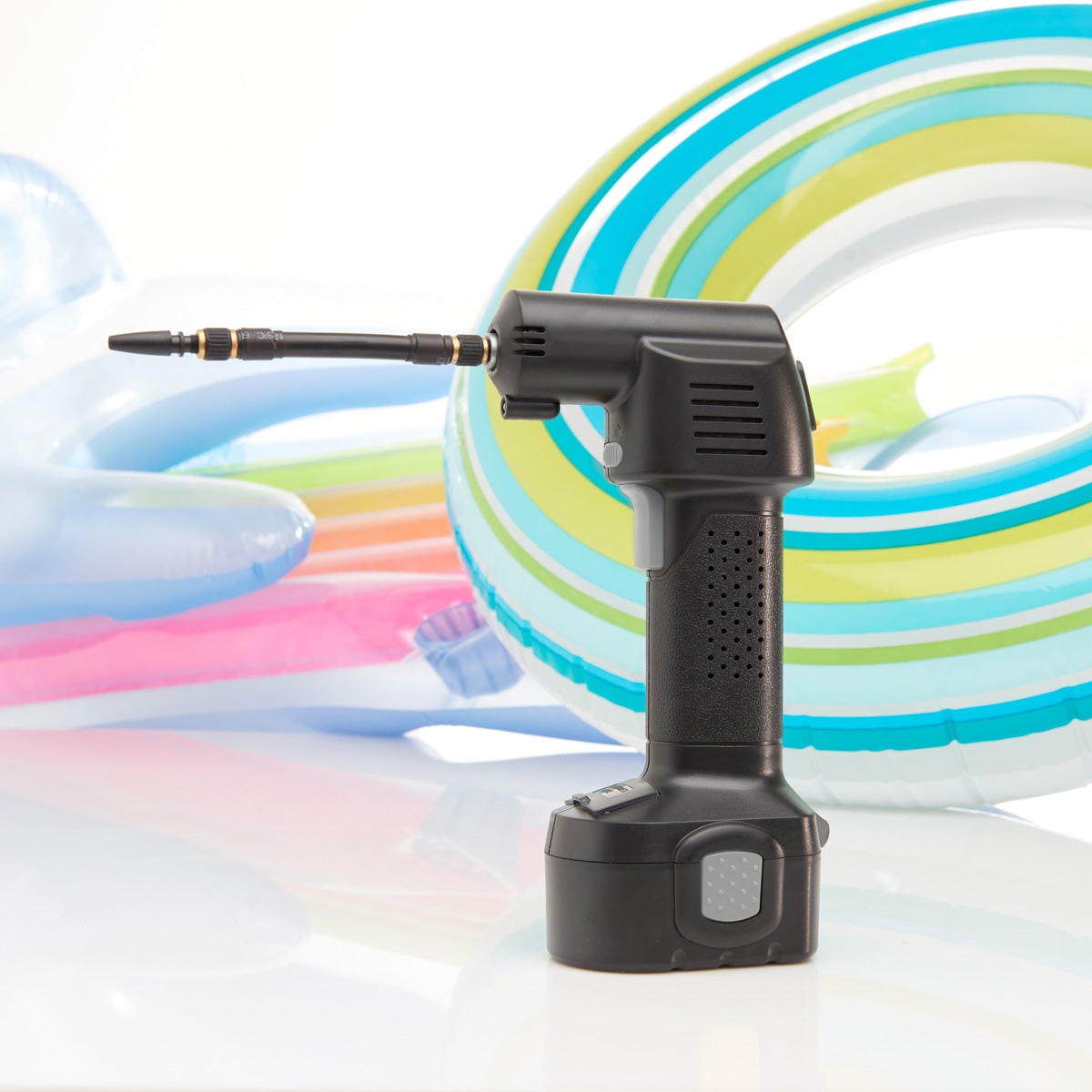 Portable Cordless Automatic Tire Inflator Compact Design - Image 3
