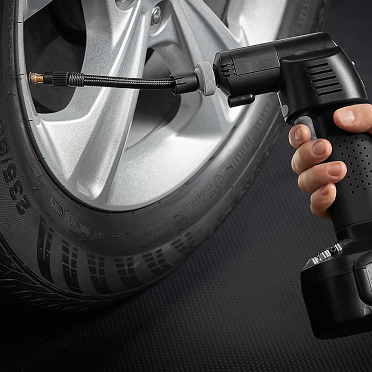 Portable Cordless Automatic Tire Inflator Compact Design - Image 6